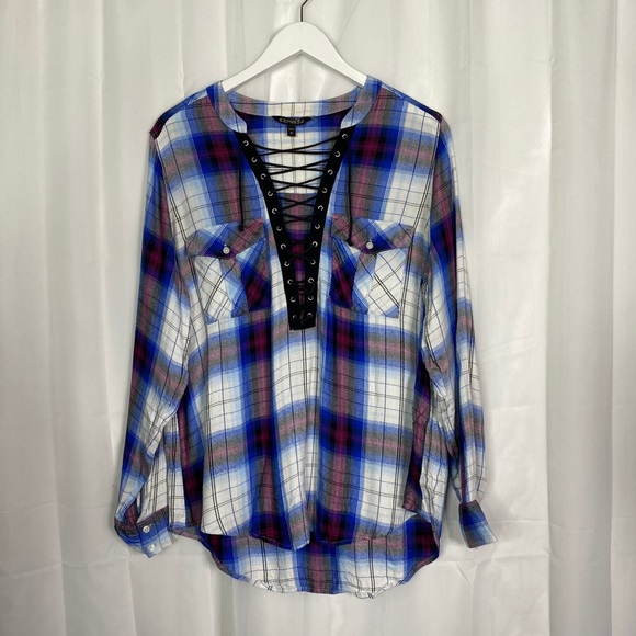 Express Tops - Express lace up flannel